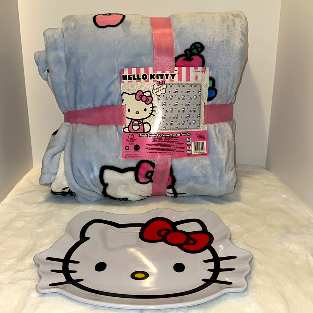 Hello Kitty plush full/queen size blanket and plate set